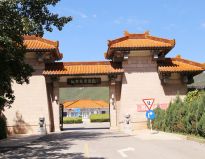 炎黄陵园是北京知名老陵园，依山傍水，藏风聚气
